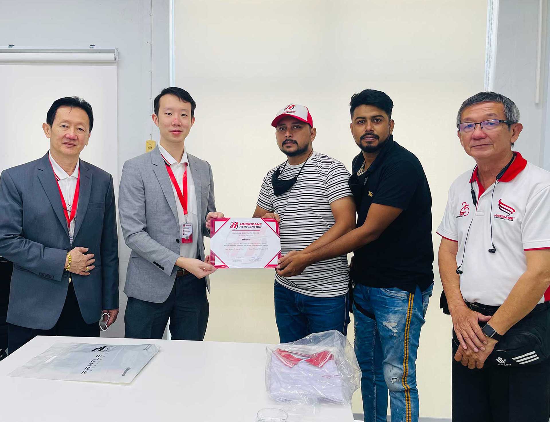 Team Wheels meets Hurricane Official